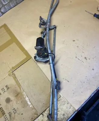 Opel Meriva A Front wiper linkage and motor 23003435 05C3N06005