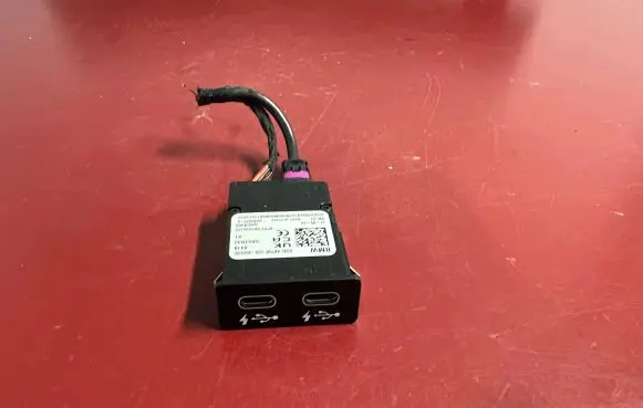 BMW X1 U11 USB socket connector 5A57B32 84105A57B32