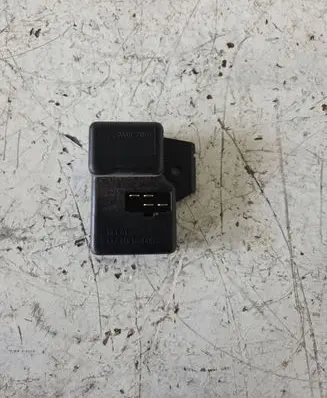 Subaru Forester SF Window wiper relay 3300120517