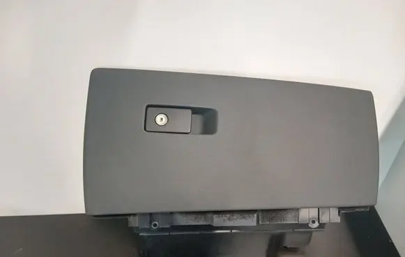 Volvo XC70 Glove box 39891975 070925