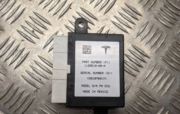 Tesla Model X Door control unit/module 105589100D V3A0176006C