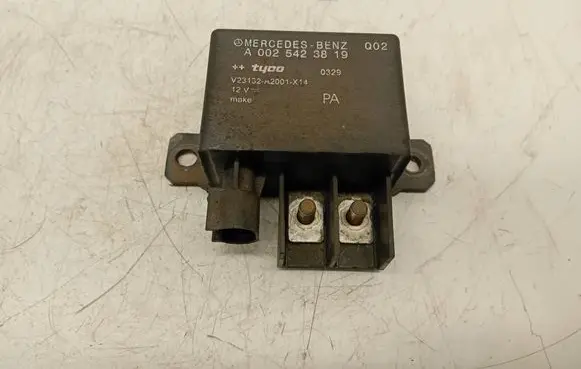 Mercedes-Benz E W211 Charging relay A0025423819 V23132A2001X14
