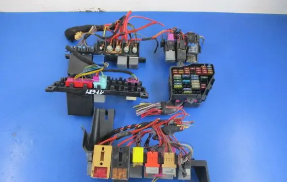 Audi A4 S4 B6 8E 8H Fuse box set