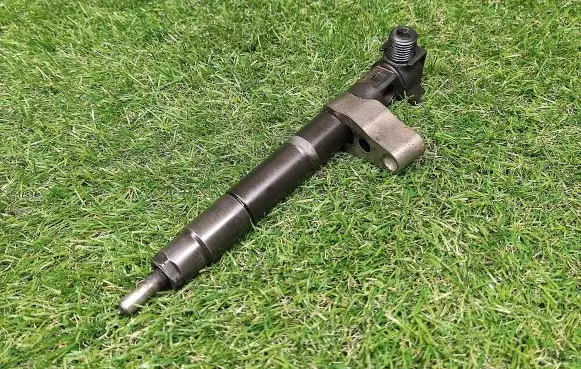 Mercedes-Benz E W212 Fuel injector A6510702887