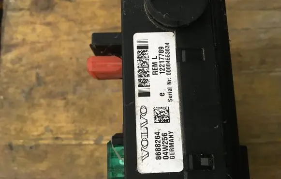 Volvo S80 Fuse module 8688264 12217789