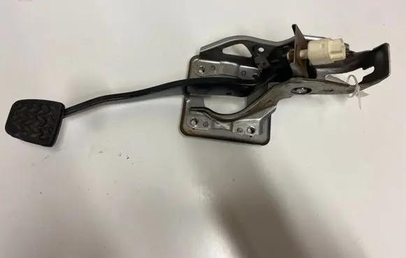 Toyota Corolla Verso AR10 Brake pedal