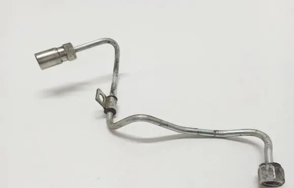 Mitsubishi Pajero Fuel injector supply line/pipe 