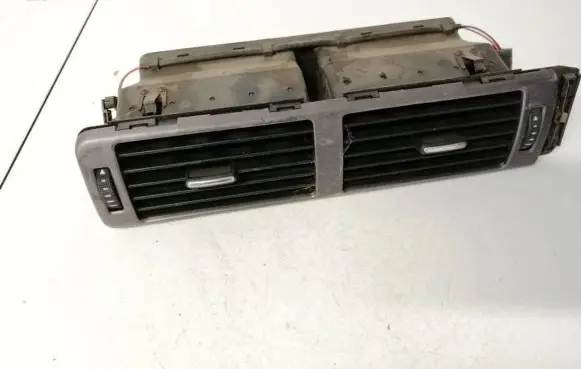 Volkswagen PASSAT B4 Dash center air vent grill 4B1820951