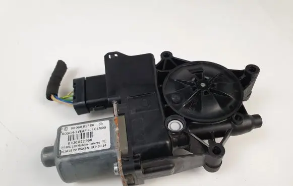 Peugeot 2008 I Front door window regulator motor 9806081780