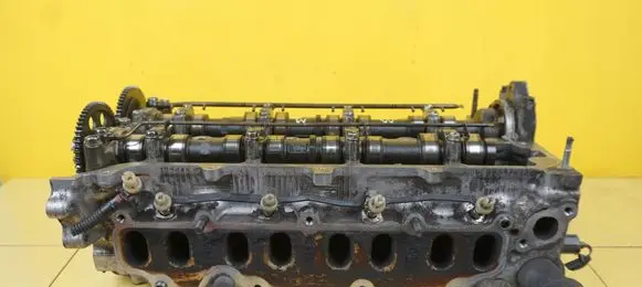Toyota Avensis T270 Engine head KOMPLETNA 6SP44