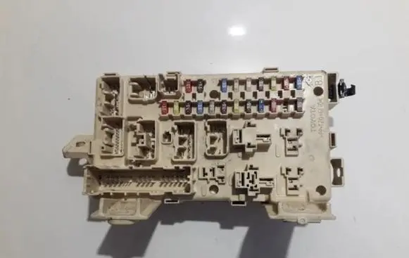 Toyota Avensis T250 Fuse box set 8264105030a 82641-05030-a