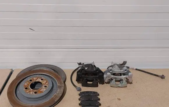 Ford Mustang VI Brake discs and calipers set FR3Z2200J FR3Z2553J FR3Z2552J