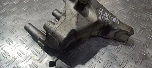 Honda Accord Engine mounting bracket