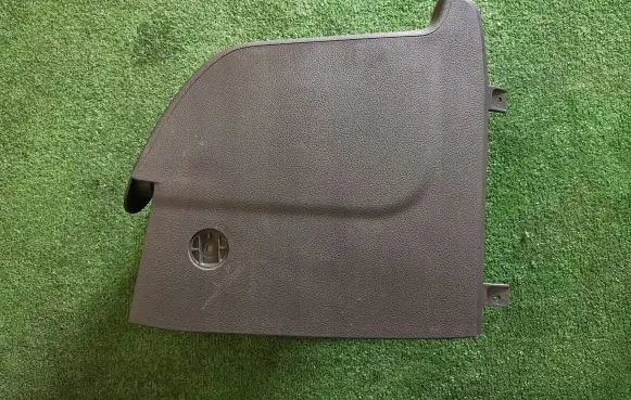 Volkswagen Golf Plus Other center console (tunnel) element 5M0863323M