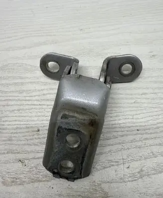 Toyota Avensis T270 Front door upper hinge 