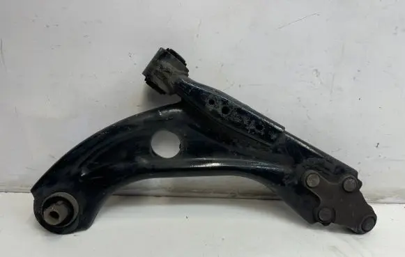 Peugeot 3008 II Front lower control arm/wishbone 98138523