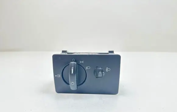 Ford Focus Light switch 6S6T13A024EA 04063710
