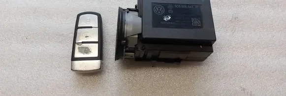 Volkswagen PASSAT B6 Ignition lock 3C0905843R