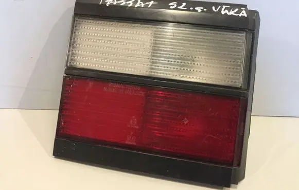 Volkswagen PASSAT B3 Tailgate rear/tail lights 333945108