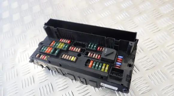 BMW 5 F10 F11 Fuse module 9234421