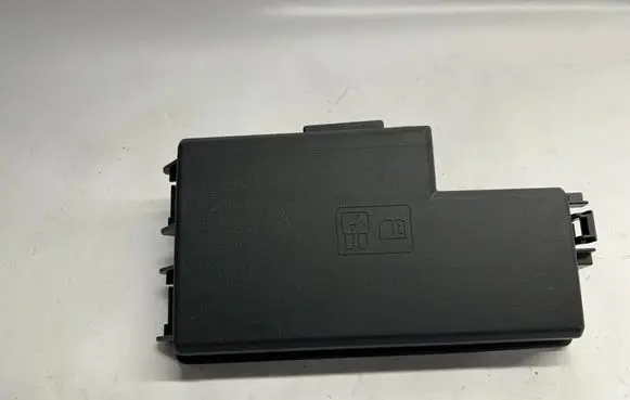 Ford Mustang VI Fuse box cover 
