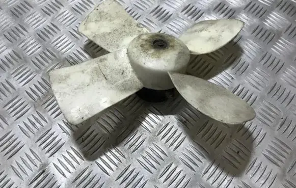 Mazda 323 F Radiator cooling fan shroud