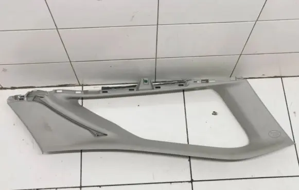 Toyota Auris E180 Rear side glass trim 6247002300 6247602030