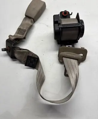 Middle seatbelt (rear)