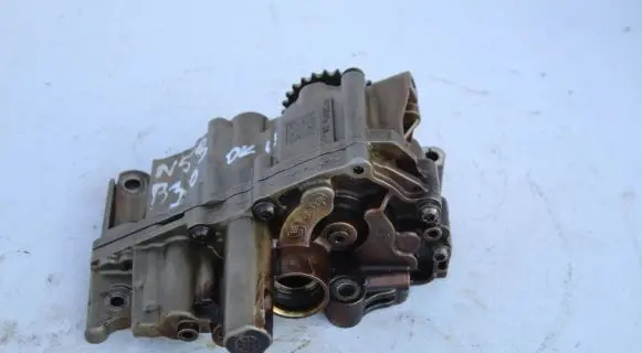 BMW 5 E60 E61 Oil pump 