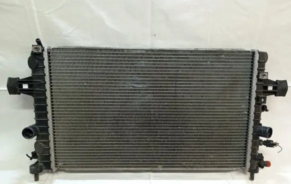 Opel Zafira B Coolant radiator 13128818