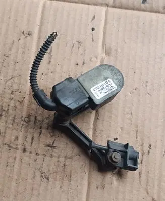 Headlight/headlamp level sensor