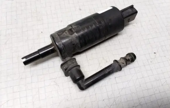 Volkswagen Golf V Headlight washer pump 3B7955681