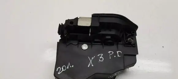BMW X3 E83 Front door lock 7167072