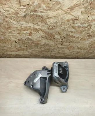 Renault Austral Engine mount bracket 112106021R