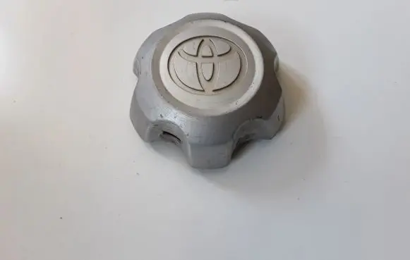 Toyota Hilux (AN10, AN20, AN30) Original wheel cap 426030K050