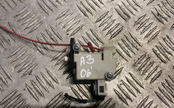 Audi A3 S3 8P Central locking motor 8p4862153