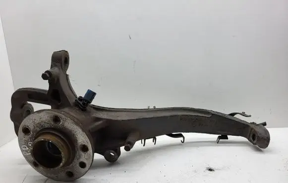 Volkswagen Touareg I Front wheel hub spindle knuckle 7L6407258A