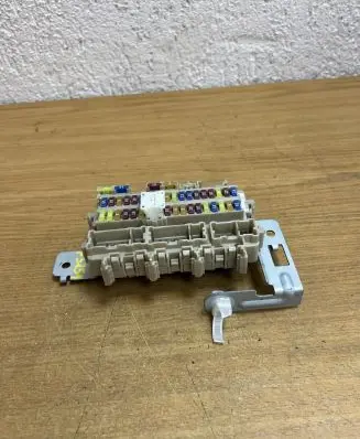 Nissan Qashqai Fuse box set 252307990A F3251