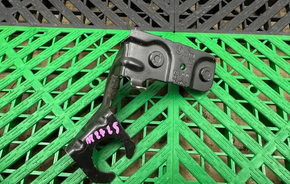 BMW 4 F32 F33 Other engine bay part 8618896 D756D 19454010