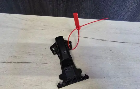 BMW 4 F32 F33 Front bumper mounting bracket 7301713