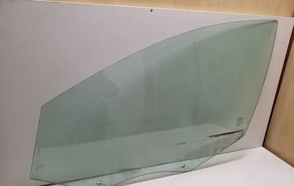 Volvo XC60 Front door window glass four-door