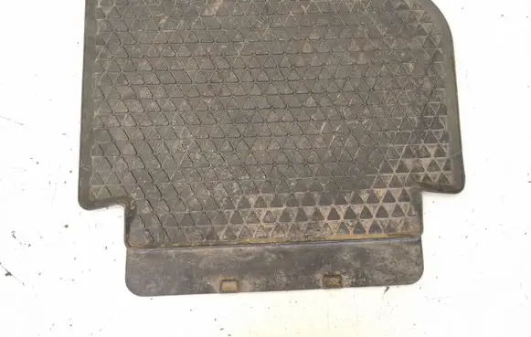 Volkswagen Touran I Rear floor mat 1T0061511