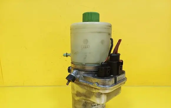 Volkswagen Polo IV 9N3 Power steering pump 6Q0423156AB 6Q0423371