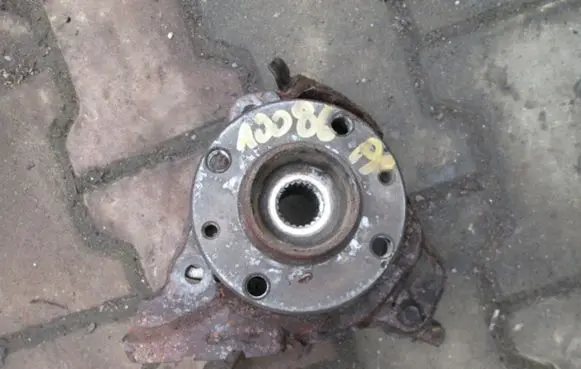 Fiat Punto (176) Front wheel hub spindle knuckle