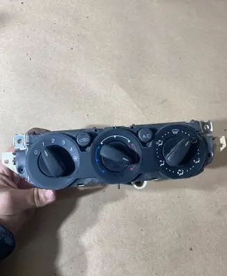 Ford Focus Climate control unit 3M5T19980AD 69607320 9696073205