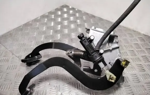 BMW X3 E83 Pedal assembly 35113414589