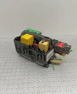 Peugeot Expert Fuse module 9806192580 A006C801