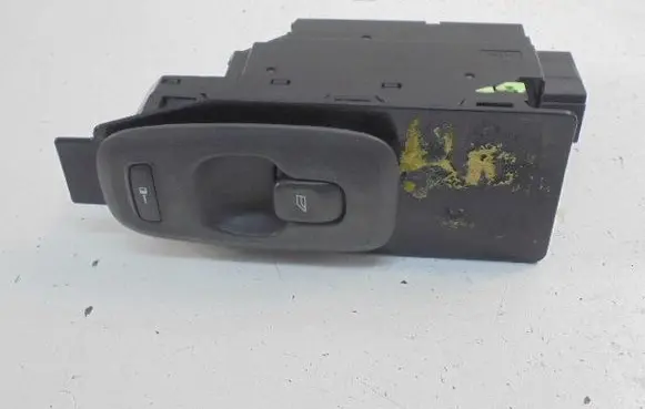 Volvo V70 Electric window control switch 8682837