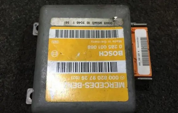 Mercedes-Benz E W210 Airbag control unit/module 0008209726 0285001088