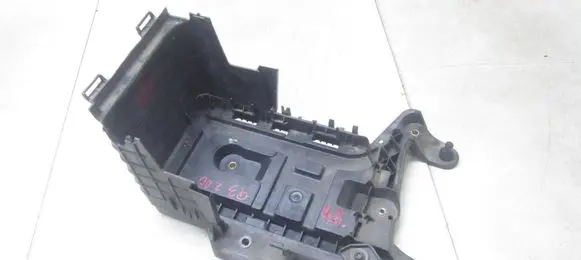 Audi Q3 8U Battery tray 1K0915333